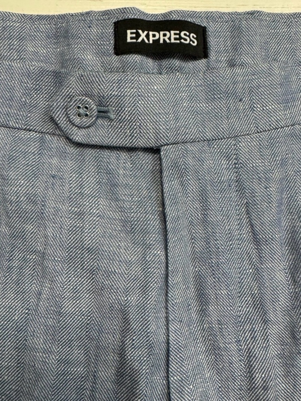 Express 8” Shorts - Picture 3 of 4